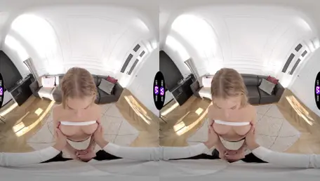 TMWVR Network - Beautiful blonde babe likes workout